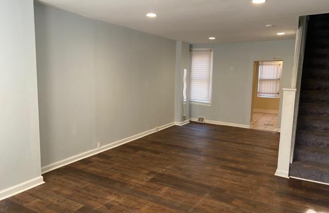 2619 W Silver St photos photos