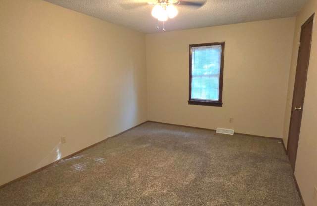 3 Bedrooms 2 Full Baths In Southwest Springfield! $1395 Gallery 4