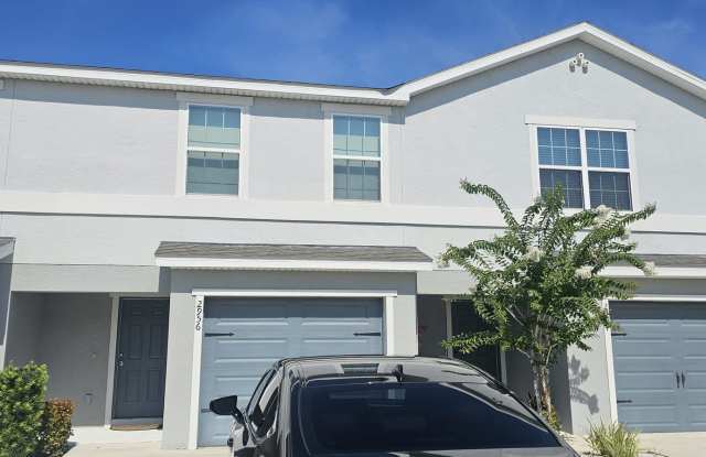 THE STUNNING TWO STORY TOWNHOME - 2956 Fieldwood Circle, St. Cloud, FL 34772