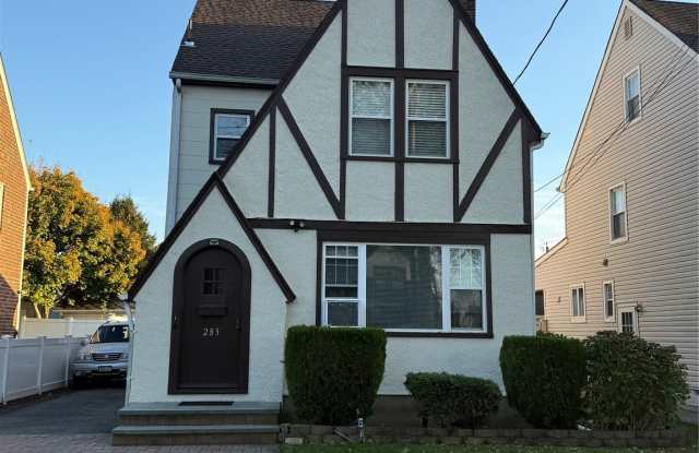 283 Houston Avenue unit: 1St Floor - 283 Houston Avenue, Williston Park, NY 11501 283 Houston Avenue unit: 1St Floor - 283 Houston Avenue, Williston Park, NY 11501