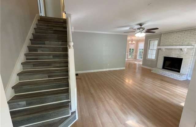 2428 Salem Court SW Gallery 4