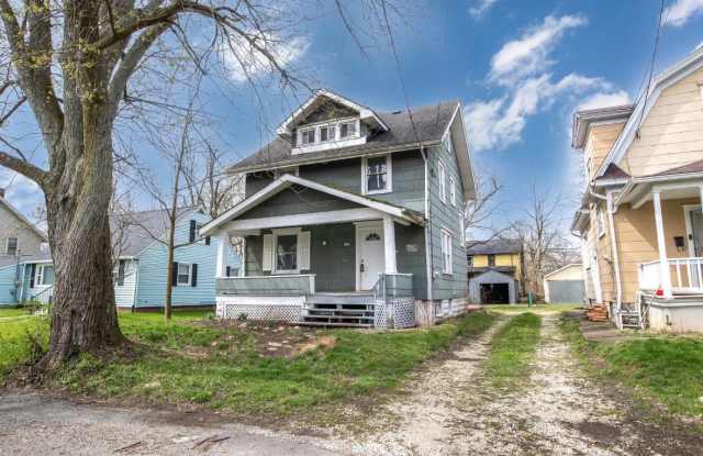 1815 Roosevelt Avenue Northeast photos photos