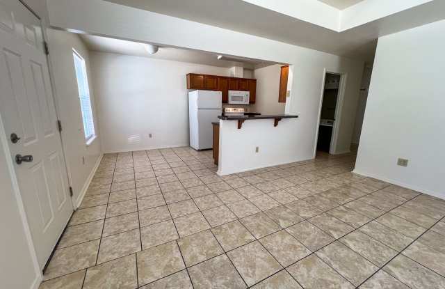 Cozy 3 Bed 2 Bath Duplex! photos photos