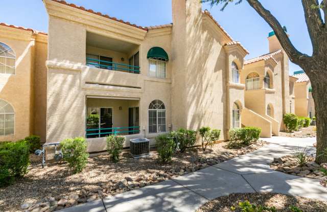 * MOVE IN SPECIAL AVAILABLE *Charming First-Floor Condo with Resort-Style Amenities Gallery 4