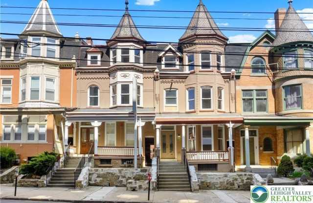 829 W Linden Street unit: Rear 5 photos photos
