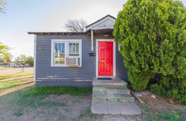 821 South Travis Street - 2 photos photos 821 South Travis Street - 2 photos photos