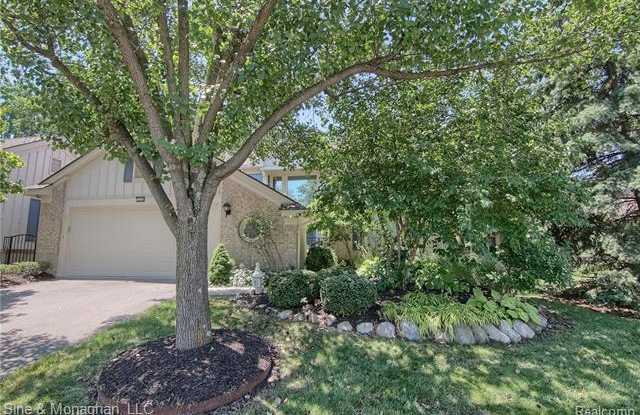 7276 SIMSBURY Drive Gallery 4