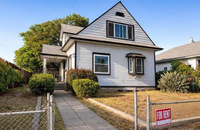 2578 L St photos photos