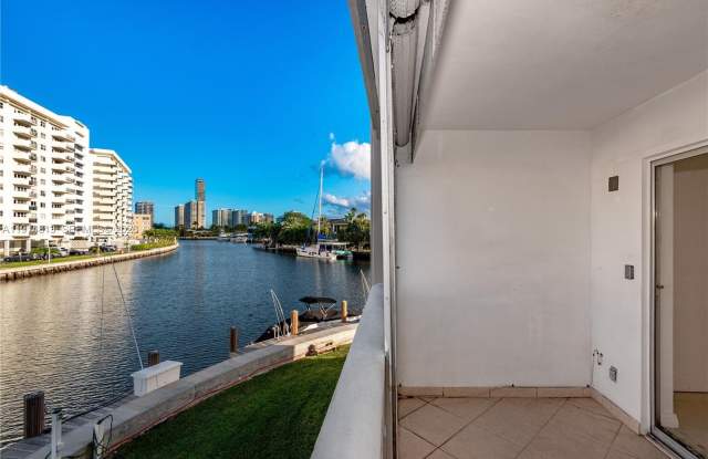 440 Paradise Isle Blvd photos photos