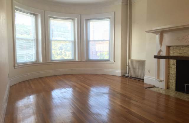 Great 1bed / 1bath in Fenway/Kenmore available 9/1/2026 no broker fee heat and hot water included photos photos