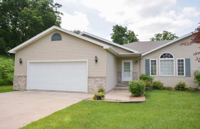 Homey 3 Bed 3 Bath With Large Yard Available for RENT! photos photos