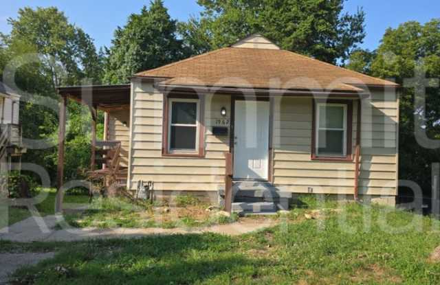 1962 Garfield Avenue photos photos