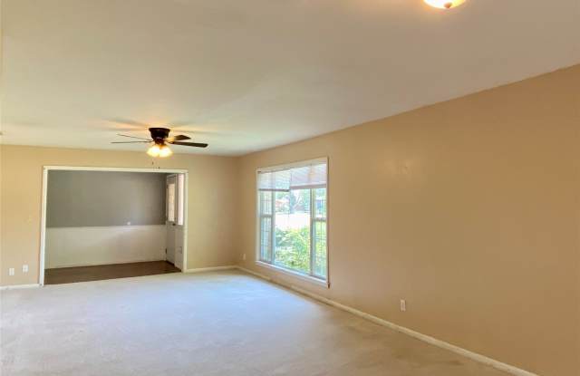 2467 Garfield Avenue Gallery 4