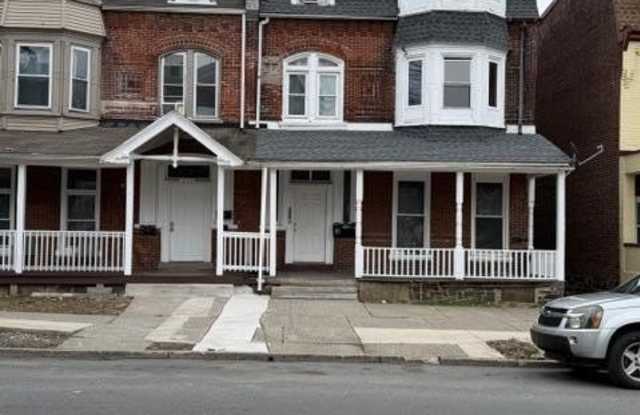 213 N 4th Street unit: 2 photos photos