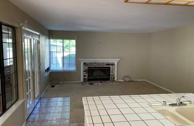 7203 ROXANNE LANE Gallery 4