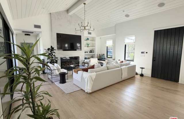 6025 Paseo Canyon Dr Gallery 2