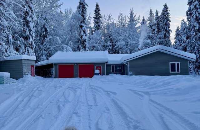 Charming Pet-Friendly 3-Bedroom Home with Garage  Wood Stove – North Pole photos photos
