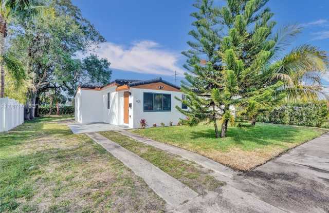 905 SW 22nd St photos photos