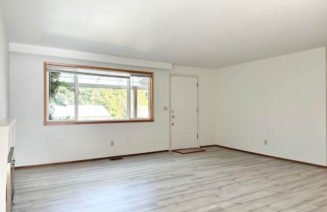 Charming 3 bed 1.75 Bath Rambler in Newcastle Gallery 4