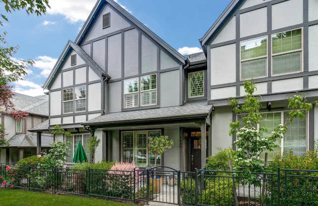 Amazing Location in NW Portland! Gorgeous 2 BD Townhome in Arbor Parc! photos photos