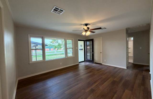 Charming Wagoner Rental - Great Location! Gallery 4