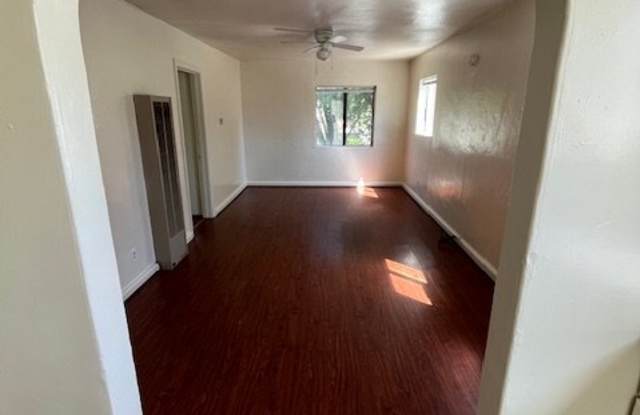 1665 Sycamore Street #A Upstairs - 1 photos photos