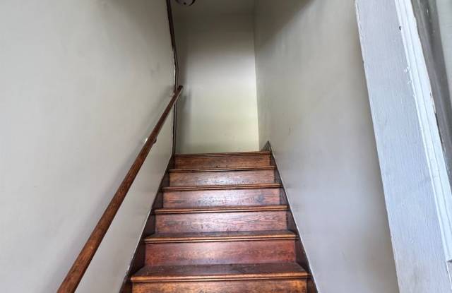 2 Bedroom 1 Bath Apartment in West Mifflin Gallery 3