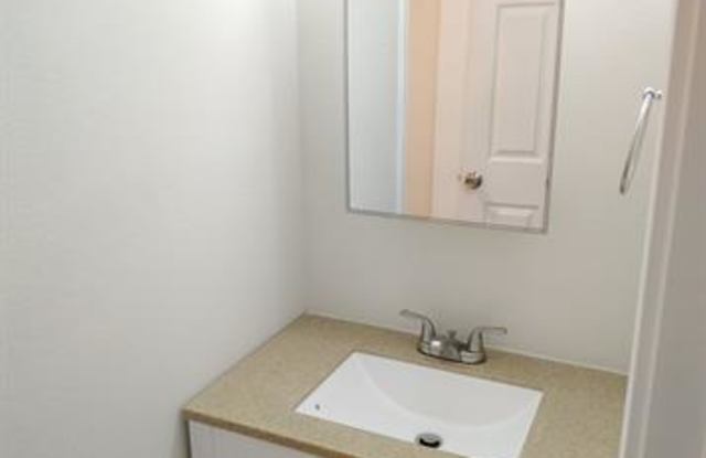 2504 Monroe Street - 2504 Monroe Street, Commerce, TX 75428