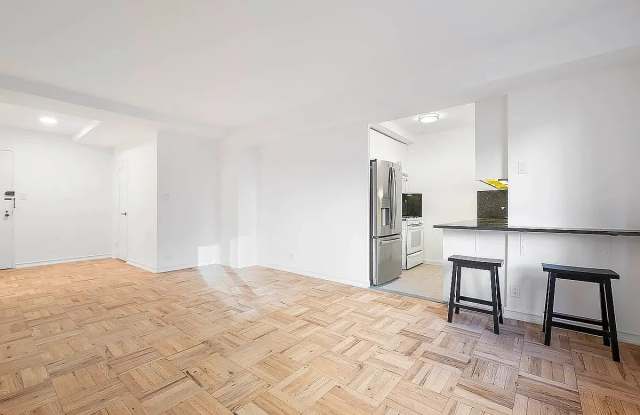 30 W 60th St # 8292 Gallery 3