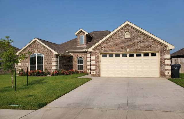 Spacious 4 Bedroom Move-In-Ready photos photos
