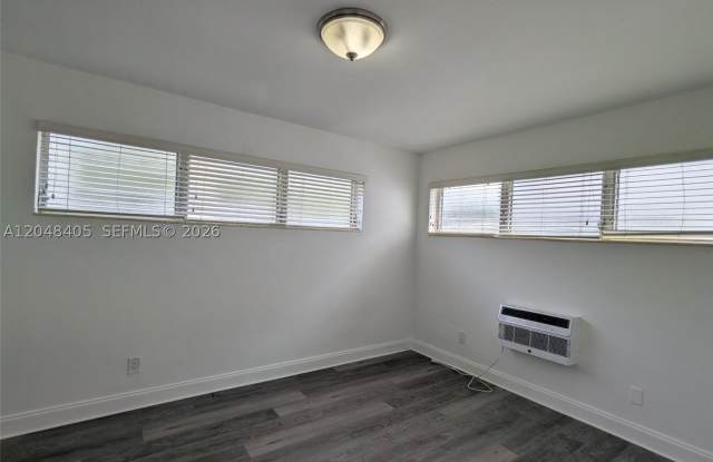 7815 Crespi Blvd Gallery 2