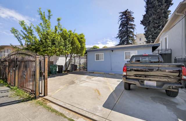 2046 Rutherford Street - 2 photos photos