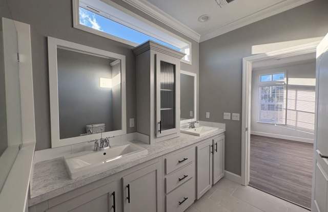 1001 Davy Jones Drive Gallery 2