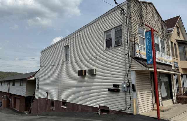 2441 PERKIOMEN Avenue - 2441 Perkiomen Avenue, Mount Penn, PA 19606