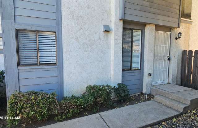 EL CAJON - Nice 3 Bedroom 2.5 Bath Townhouse. Los Coches Rd/ Lakeside Exit.  AVAILABLE NOW! Gallery 4