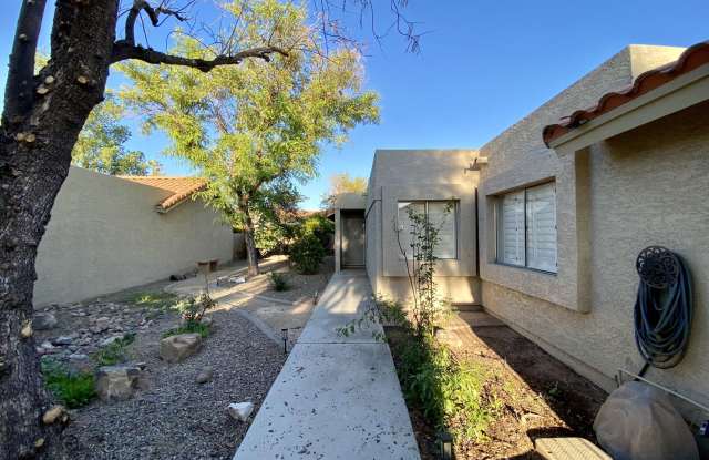 1381 N TAMARISK Drive Gallery 4