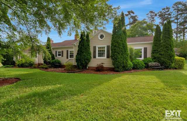 Beautiful 4 Bedroom, 2.5 Bath home Near Kerr Lake! photos photos