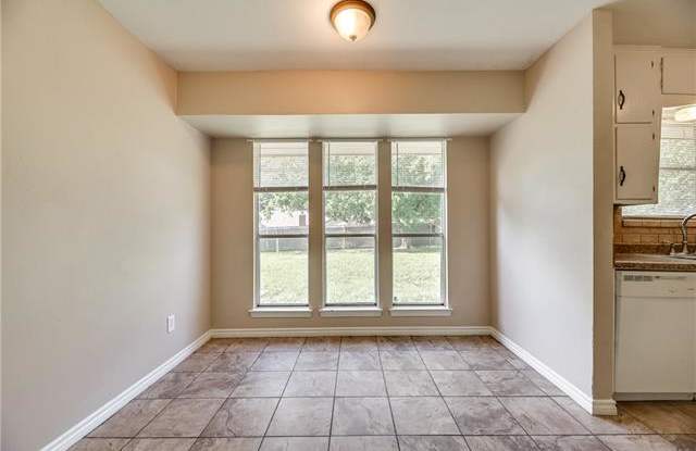 925 Western Trail Gallery 4