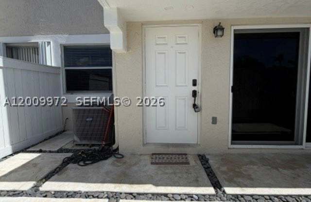 4590 SW 68th Ct Cir Gallery 2