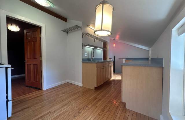 Large One Bedroom! Gallery 4