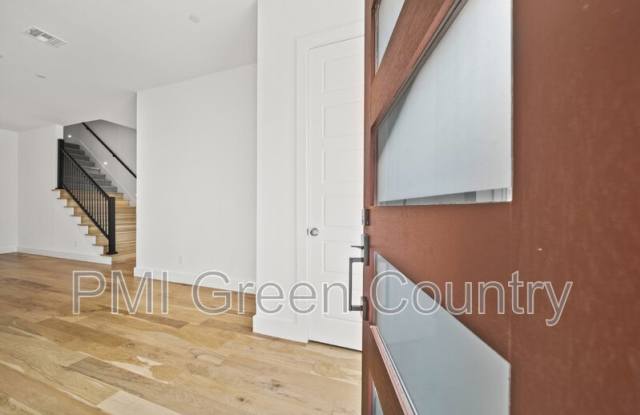118 East Elgin Street Gallery 3