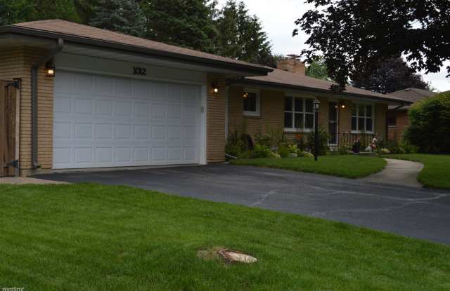 1012 Meadow Ln Gallery 3