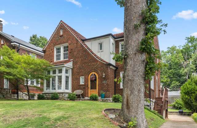 Elegant 4BR Home in University City | Spacious Layout & Prime Location Gallery 1