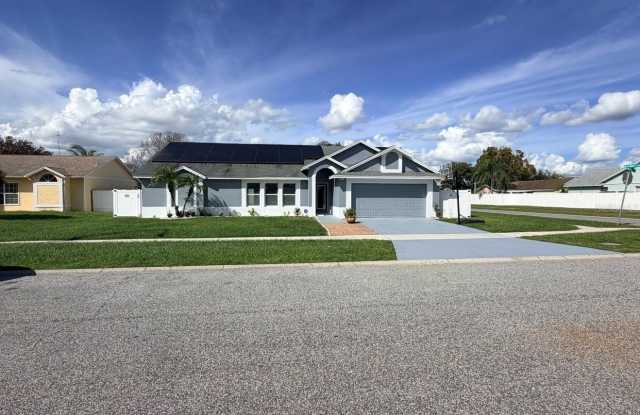 1535 GOLDEN POPPY Court Gallery 1