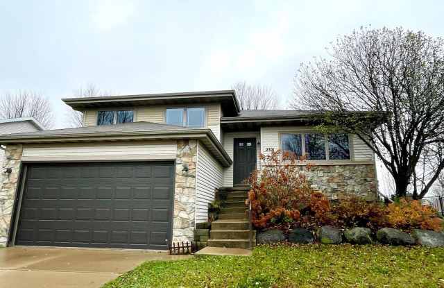 Charming 3 bedroom, 2 bathroom home located in the desirable Stonecrest subdivision - 2321 Talc Trail, Madison, WI 53719