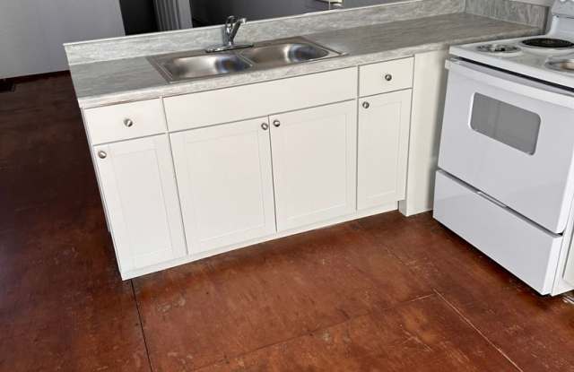 GREAT LOCATION! 2-Bedroom/ 1-Bath - Mary Esther - Close to Hurlburt Field - 208 Spruce Street - Lot 3 Gallery 4
