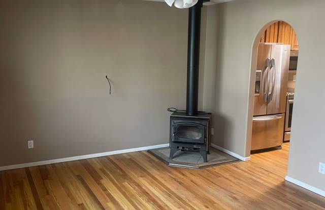Charming and Updated 3 bed w/ Basement home in fantastic location! Gallery 4