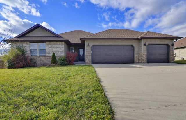Available Dec 5! - 1965 South Trinidad Drive, Ozark, MO 65721