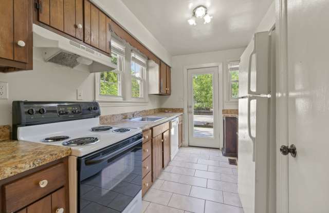 4610 Calvert Road Gallery 4