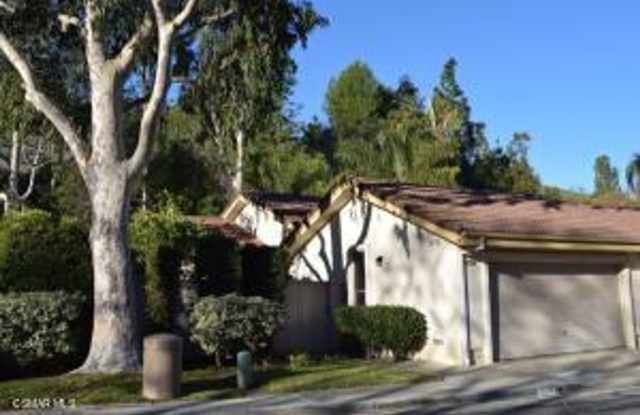 This is a lovely 2 bedroom, 1 1/2 bathroom in the highly desirable, lovely Oak Park photos photos